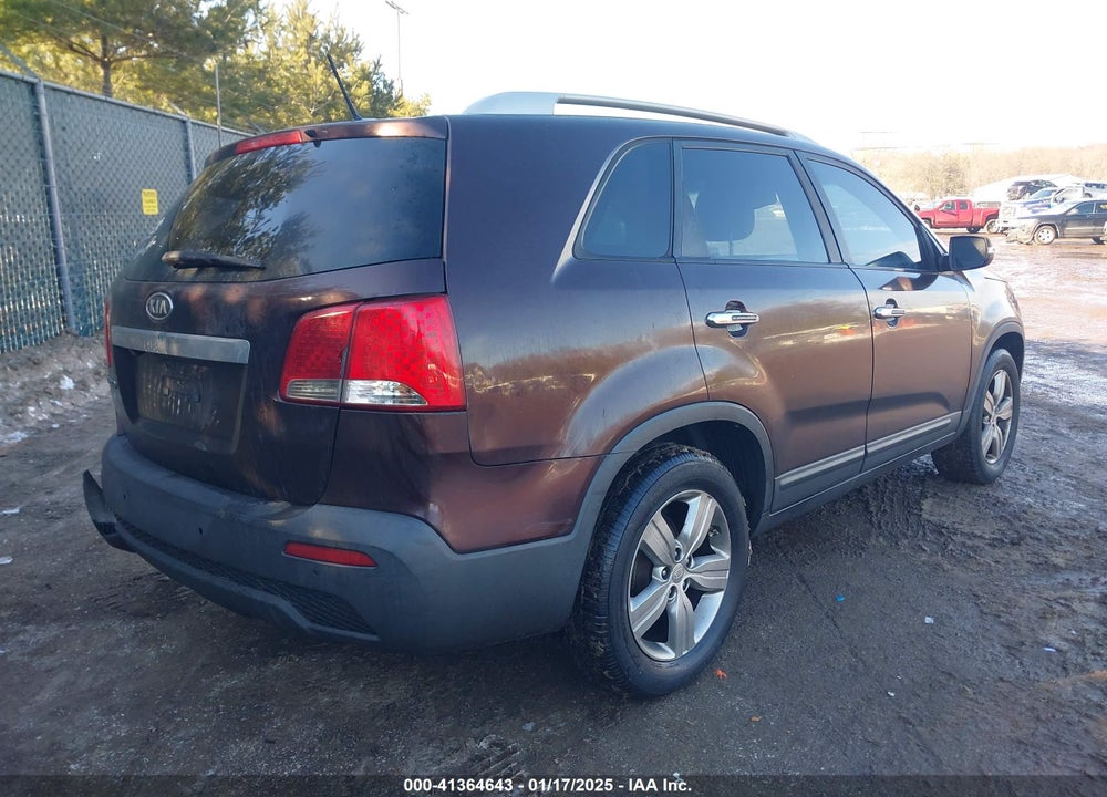 2011 KIA SORENTO LX VIN: 5XYKT3A13BG079380