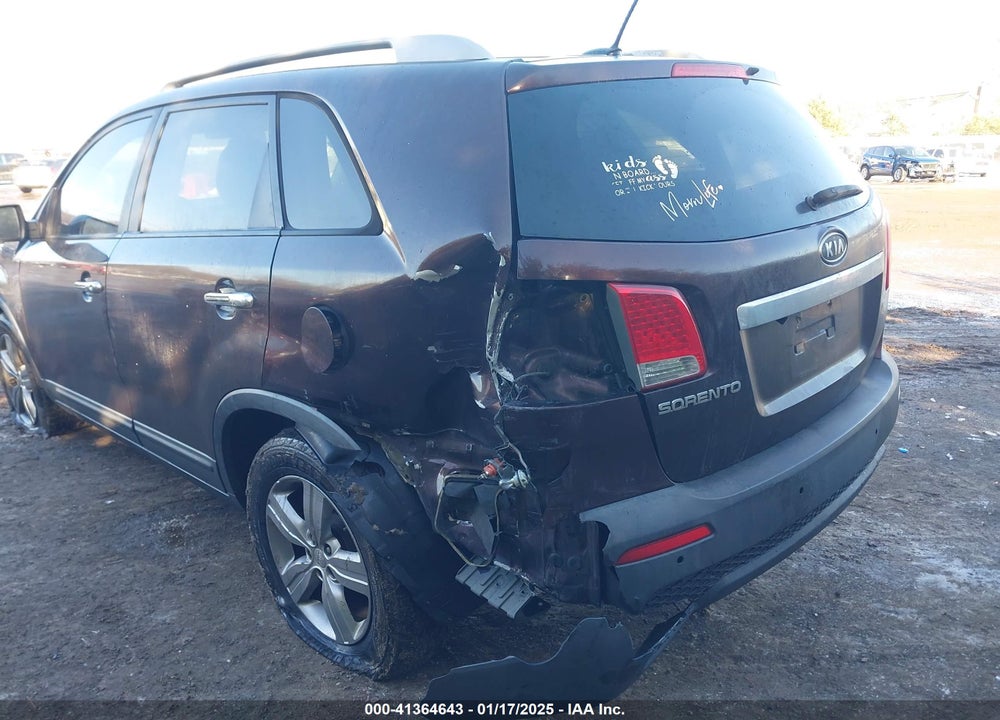 2011 KIA SORENTO LX VIN: 5XYKT3A13BG079380