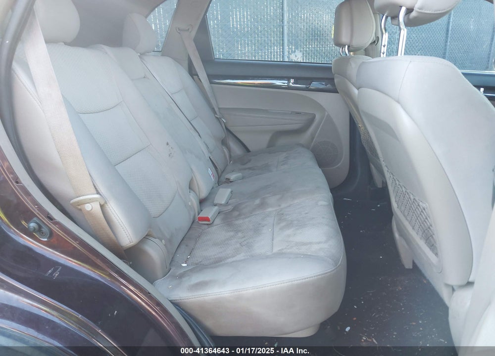 2011 KIA SORENTO LX VIN: 5XYKT3A13BG079380