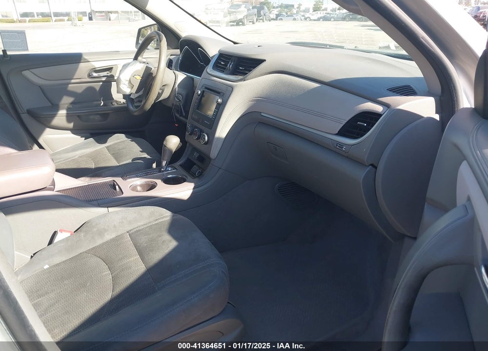 2015 CHEVROLET TRAVERSE LS VIN: 1GNKRFED3FJ388588