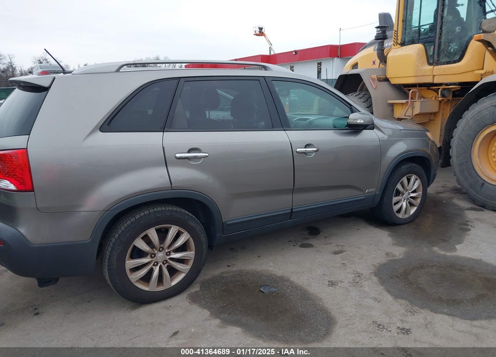 2011 KIA SORENTO EX V6 VIN: 5XYKUDA22BG057835