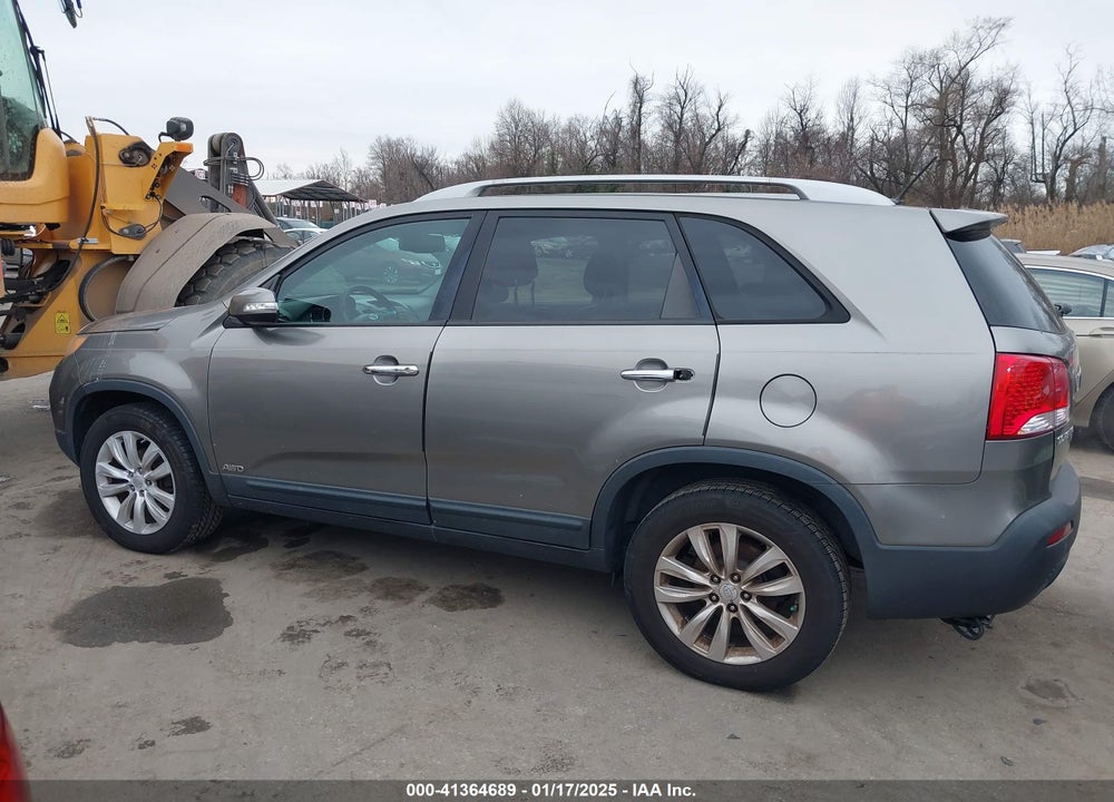 2011 KIA SORENTO EX V6 VIN: 5XYKUDA22BG057835