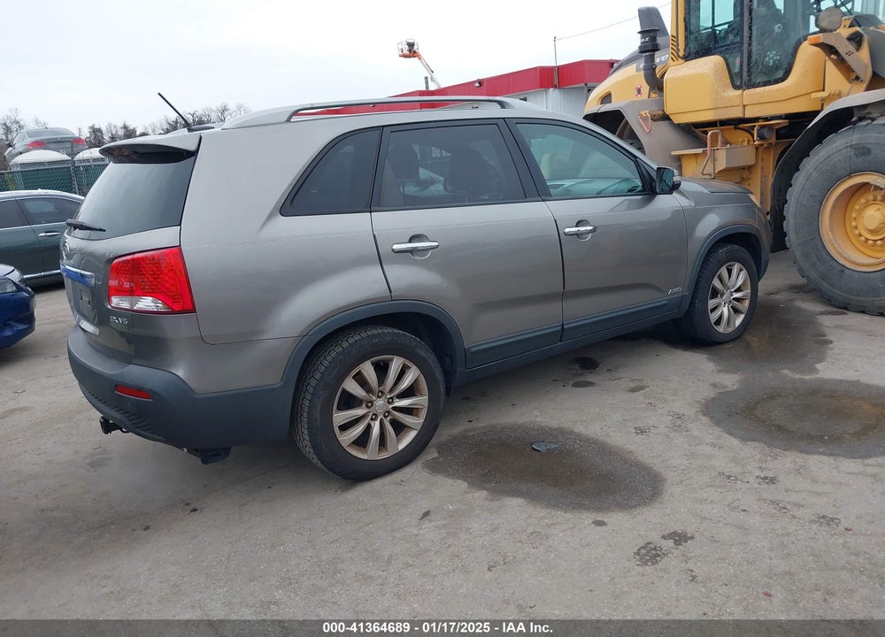 2011 KIA SORENTO EX V6 VIN: 5XYKUDA22BG057835