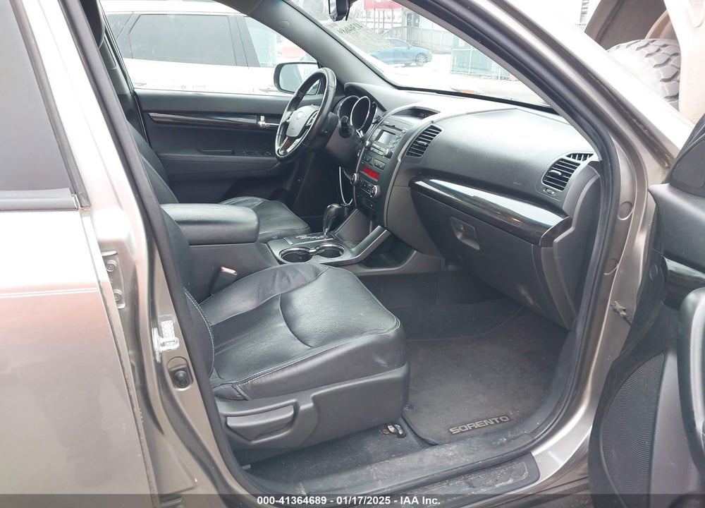 2011 KIA SORENTO EX V6 VIN: 5XYKUDA22BG057835