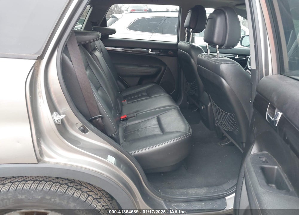 2011 KIA SORENTO EX V6 VIN: 5XYKUDA22BG057835