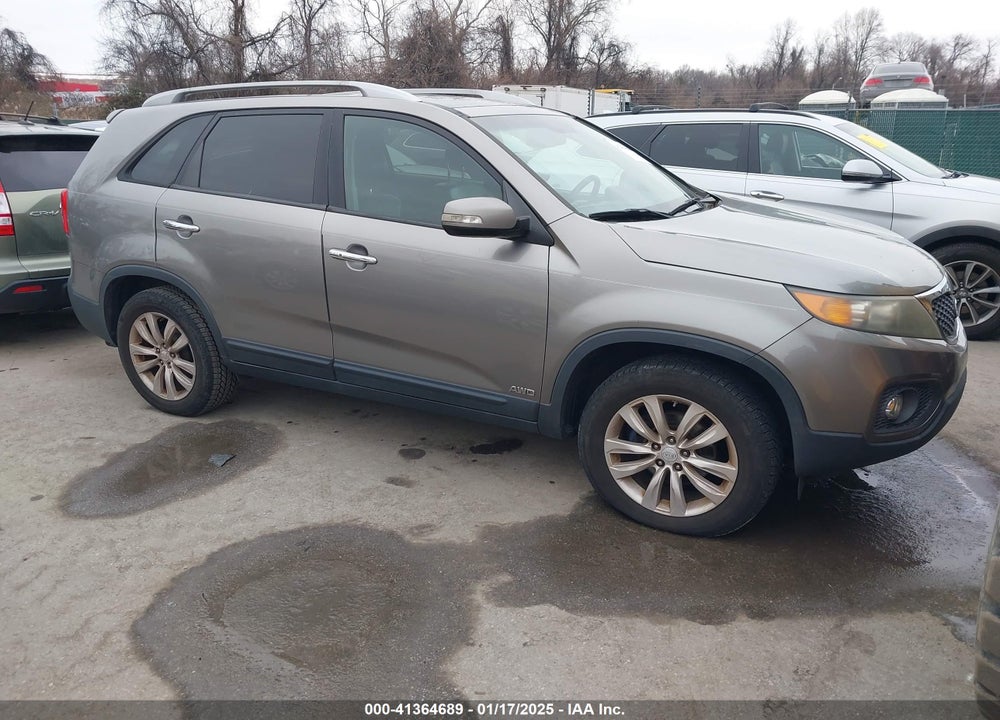 2011 KIA SORENTO EX V6 VIN: 5XYKUDA22BG057835