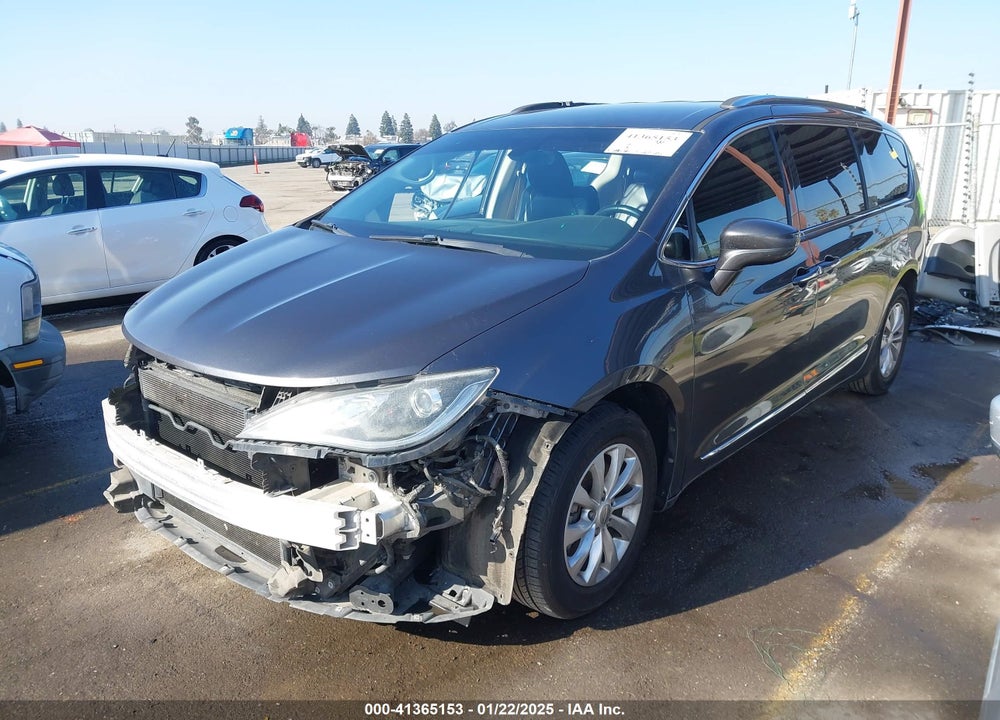 2018 CHRYSLER PACIFICA TOURING L VIN: 2C4RC1BG8JR119811