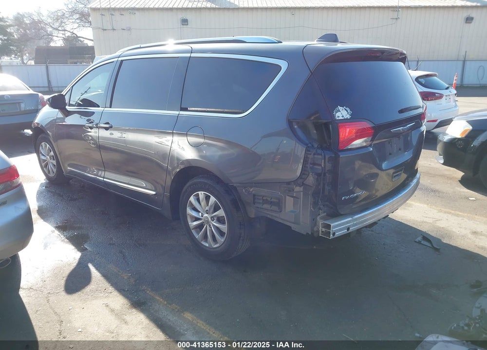 2018 CHRYSLER PACIFICA TOURING L VIN: 2C4RC1BG8JR119811