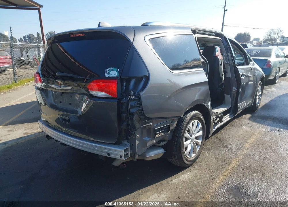2018 CHRYSLER PACIFICA TOURING L VIN: 2C4RC1BG8JR119811
