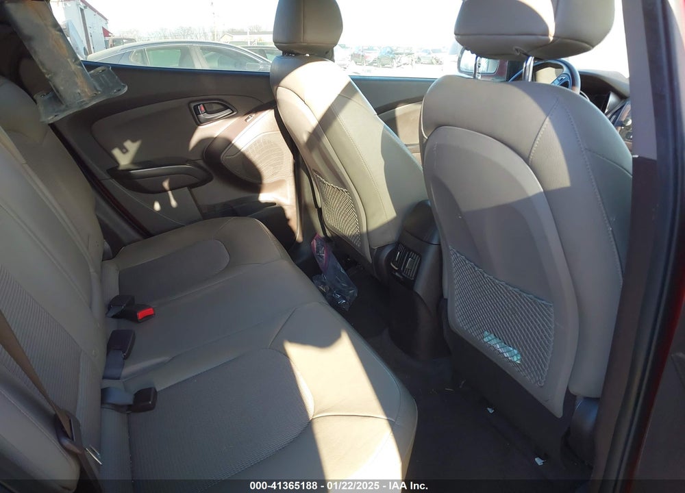 2015 HYUNDAI TUCSON SE VIN: KM8JUCAG6FU102549