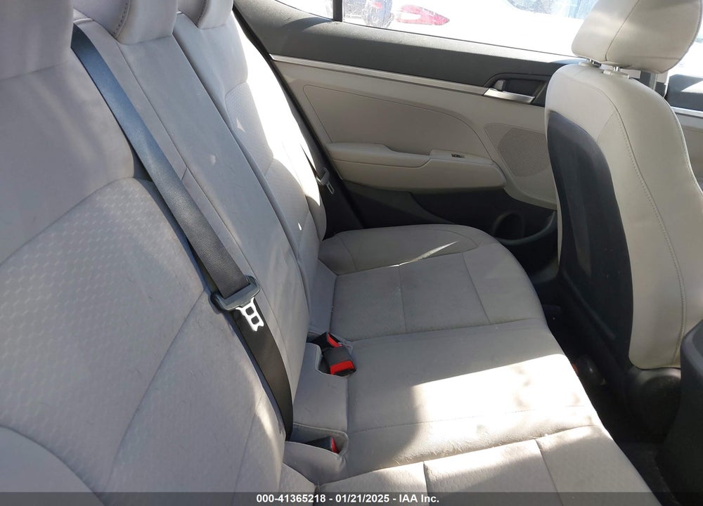2019 HYUNDAI ELANTRA VIN: 5NPD74LF5KH495368