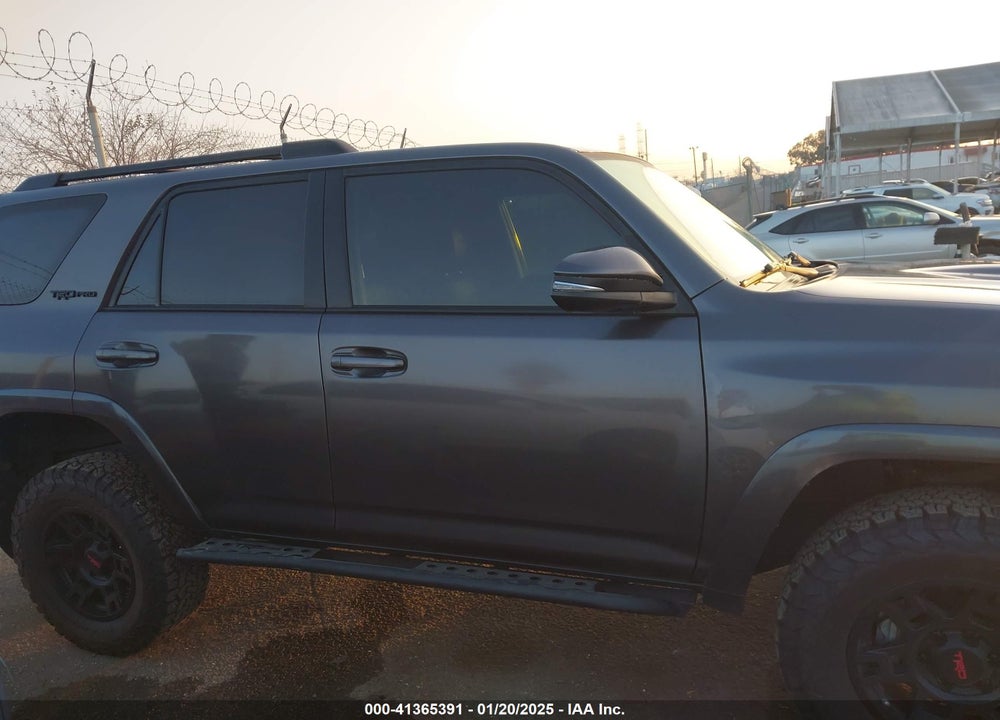 2018 TOYOTA 4RUNNER TRD OFF ROAD PREMIUM VIN: JTEBU5JR4J5528003