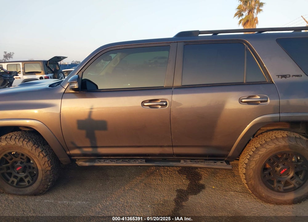 2018 TOYOTA 4RUNNER TRD OFF ROAD PREMIUM VIN: JTEBU5JR4J5528003