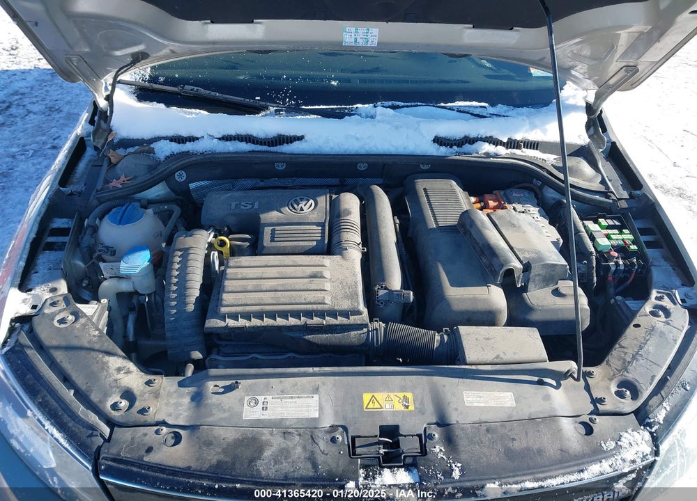2014 VOLKSWAGEN JETTA HYBRID SEL PREMIUM VIN: 3VW637AJ7EM217600
