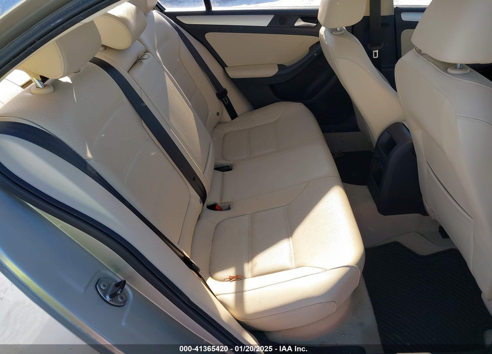 2014 VOLKSWAGEN JETTA HYBRID SEL PREMIUM VIN: 3VW637AJ7EM217600