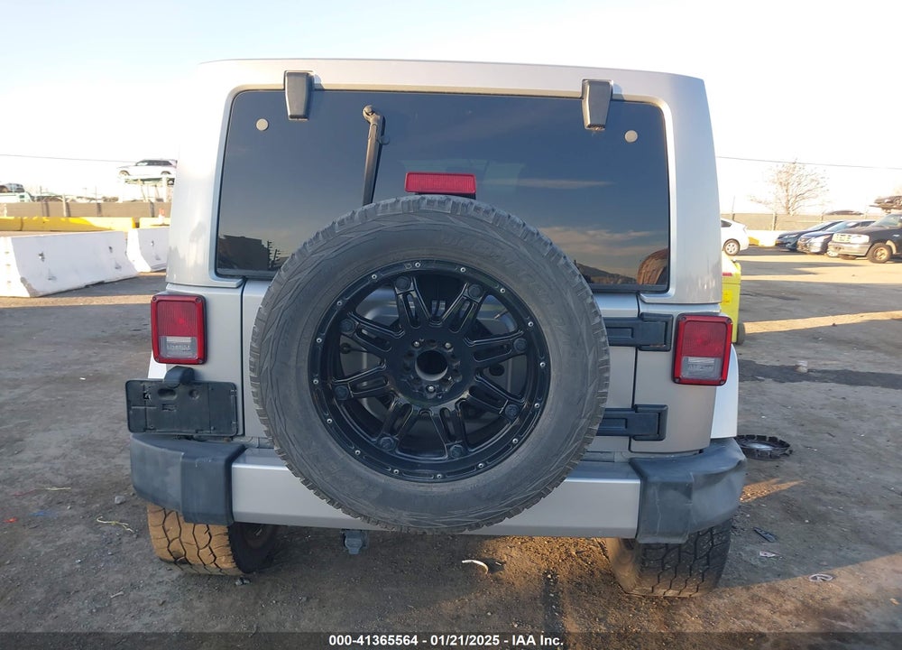 2013 JEEP WRANGLER UNLIMITED SAHARA VIN: 1C4BJWEG1DL560841