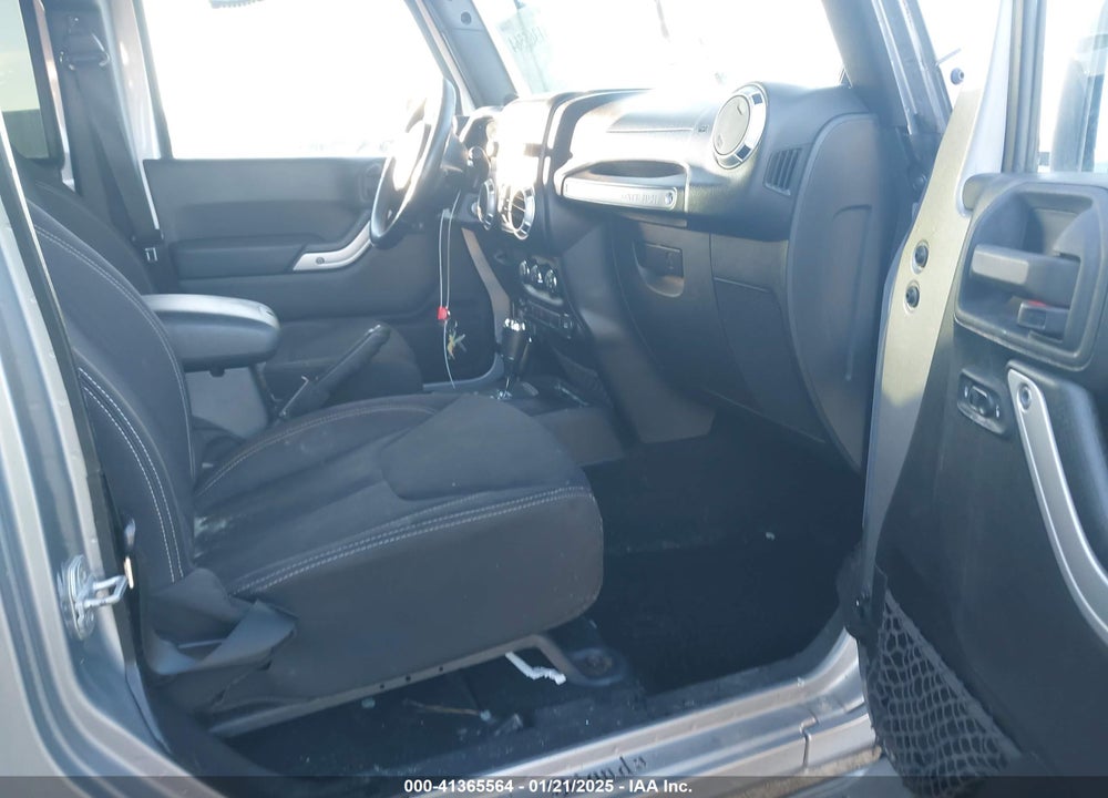 2013 JEEP WRANGLER UNLIMITED SAHARA VIN: 1C4BJWEG1DL560841