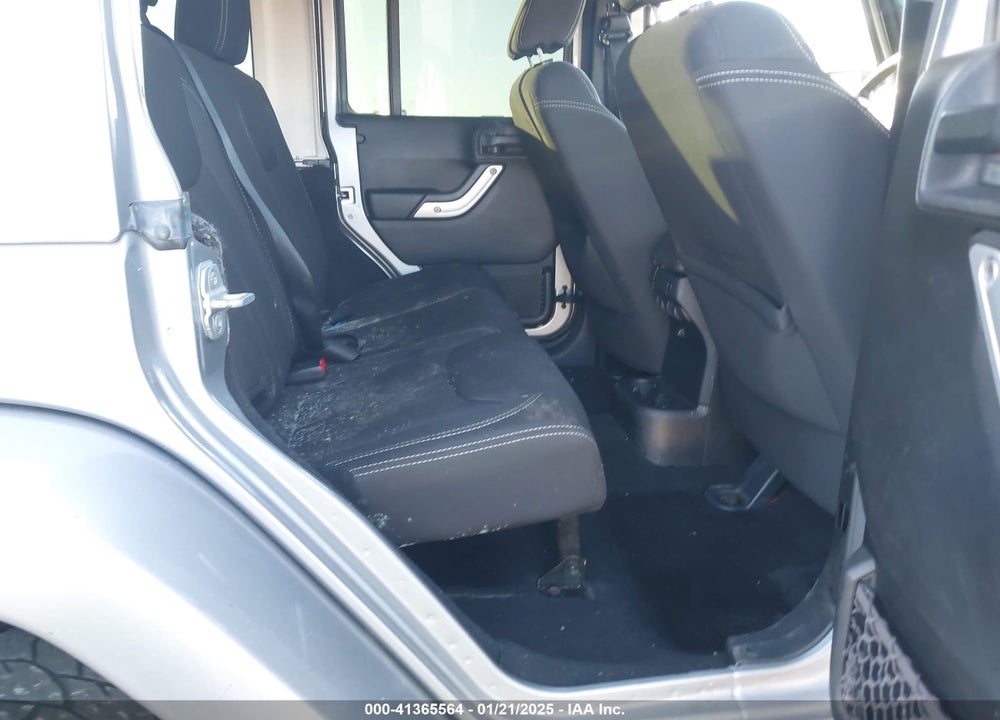 2013 JEEP WRANGLER UNLIMITED SAHARA VIN: 1C4BJWEG1DL560841
