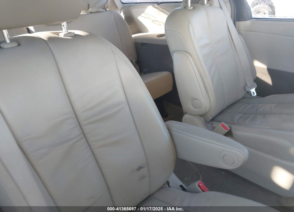 2011 TOYOTA SIENNA XLE LIMITED VIN: 5TDDK3DC7BS019372