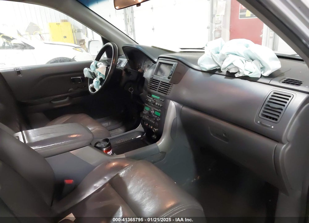 2004 HONDA PILOT EX-L VIN: 2HKYF187X4H584571