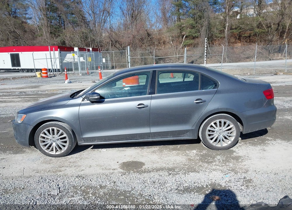 2011 VOLKSWAGEN JETTA 2.5L SEL VIN: 3VWLZ7AJ7BM366408