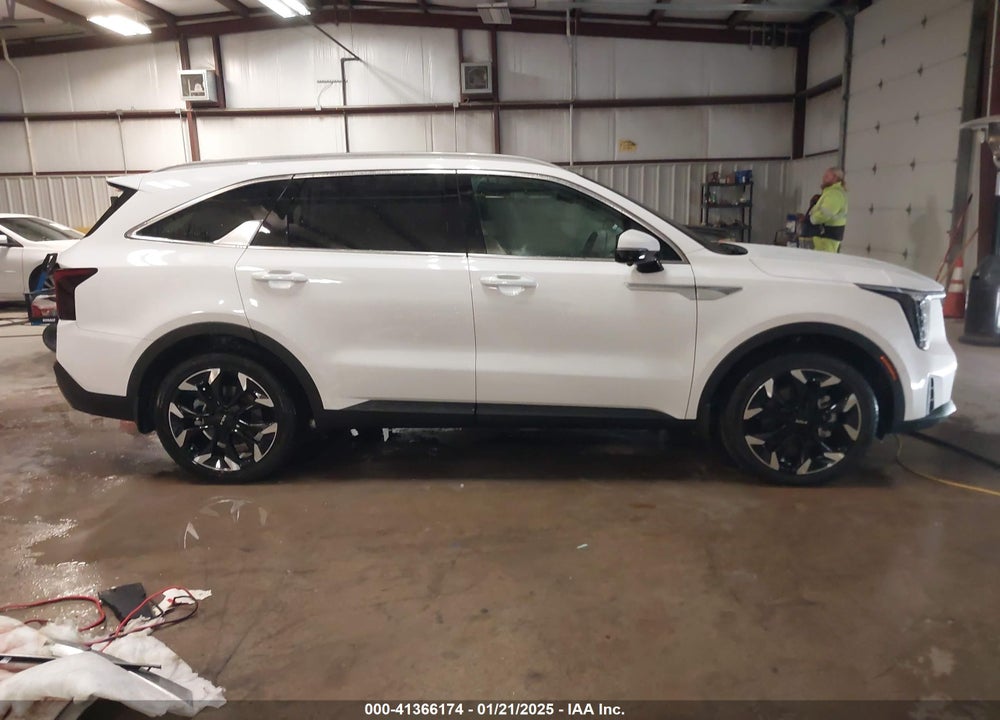 2025 KIA SORENTO VIN: 5XYRK4JF0SG331301