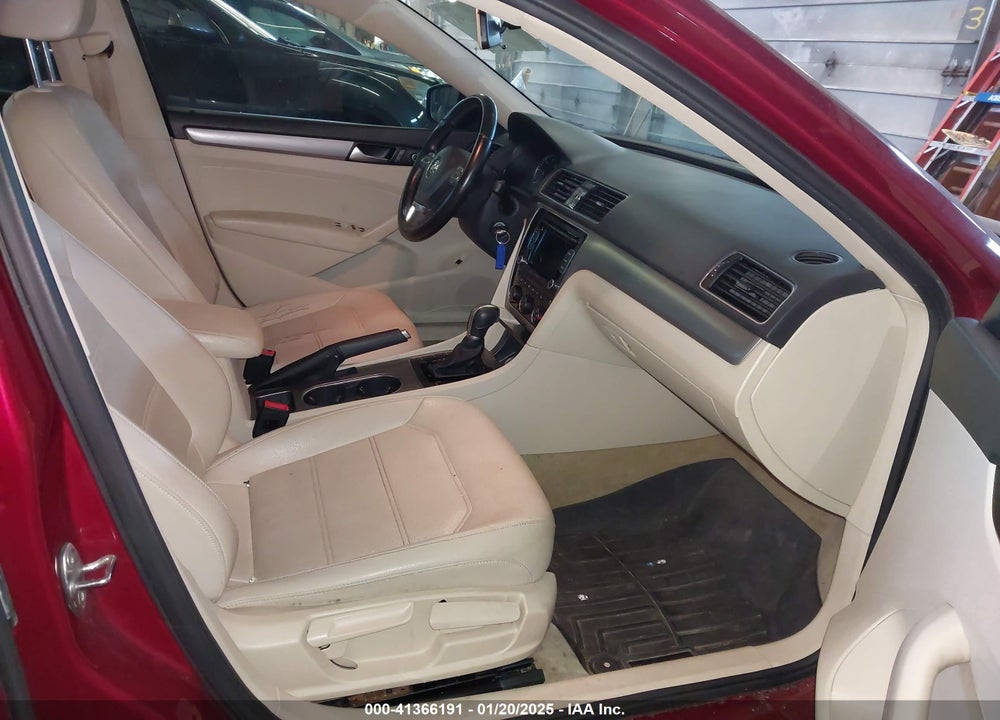 2015 VOLKSWAGEN PASSAT 2.0L TDI SE VIN: 1VWBV7A39FC083024