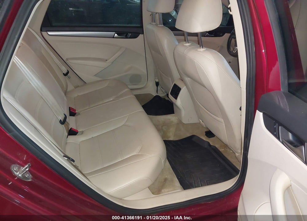 2015 VOLKSWAGEN PASSAT 2.0L TDI SE VIN: 1VWBV7A39FC083024