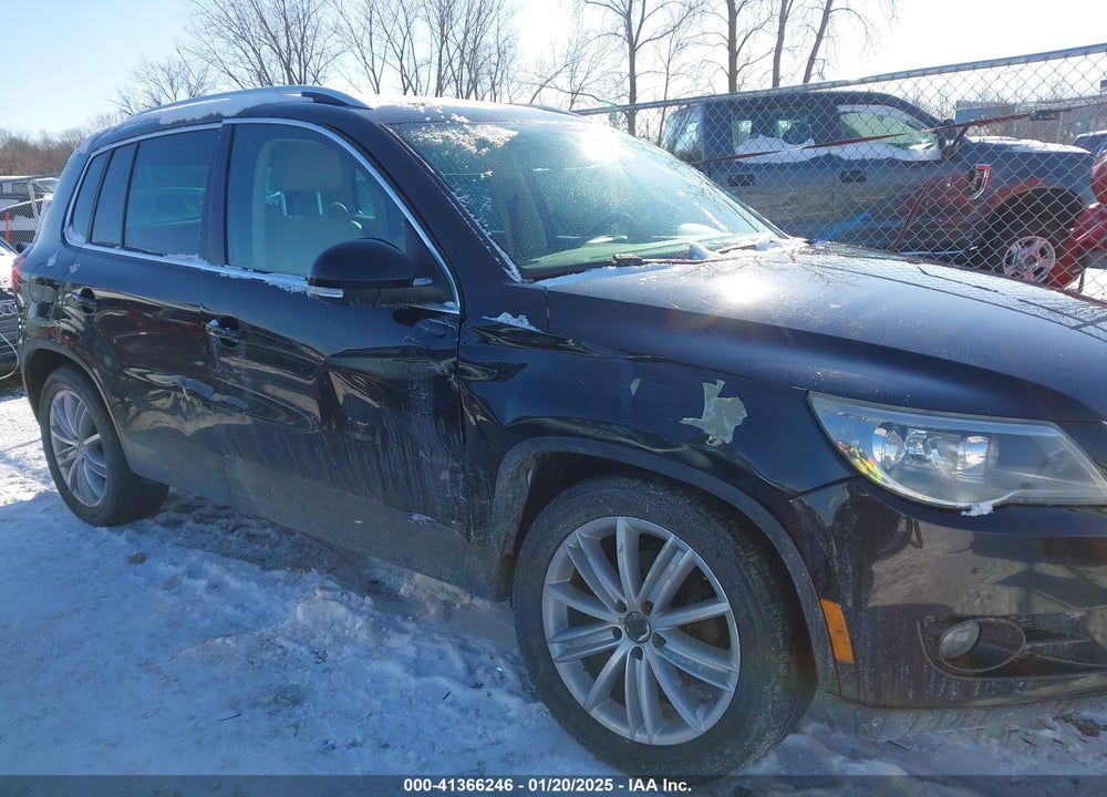 2011 VOLKSWAGEN TIGUAN SEL VIN: WVGBV7AX4BW530160