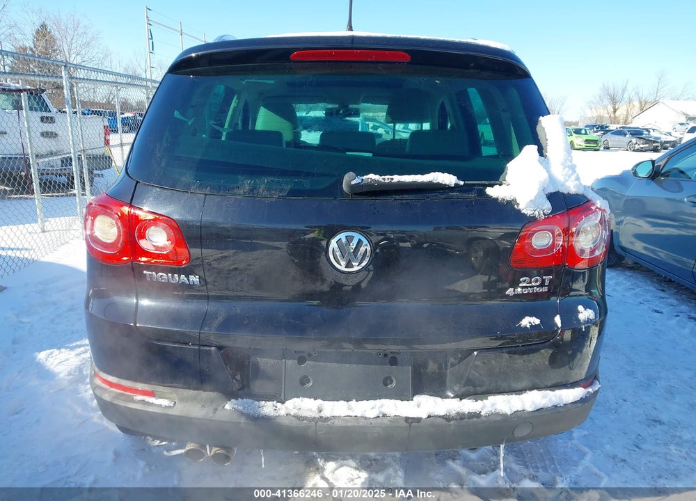 2011 VOLKSWAGEN TIGUAN SEL VIN: WVGBV7AX4BW530160