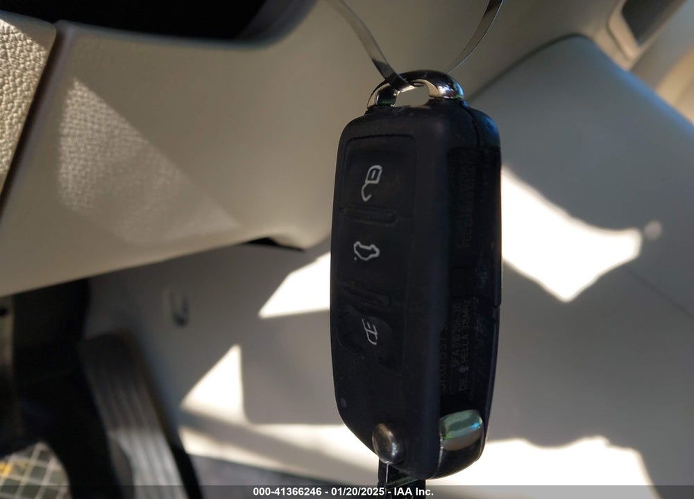 2011 VOLKSWAGEN TIGUAN SEL VIN: WVGBV7AX4BW530160