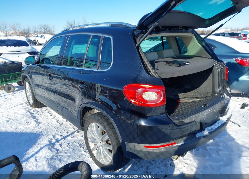 2011 VOLKSWAGEN TIGUAN SEL VIN: WVGBV7AX4BW530160