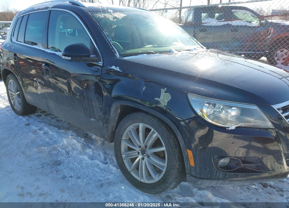 2011 VOLKSWAGEN TIGUAN SEL VIN: WVGBV7AX4BW530160