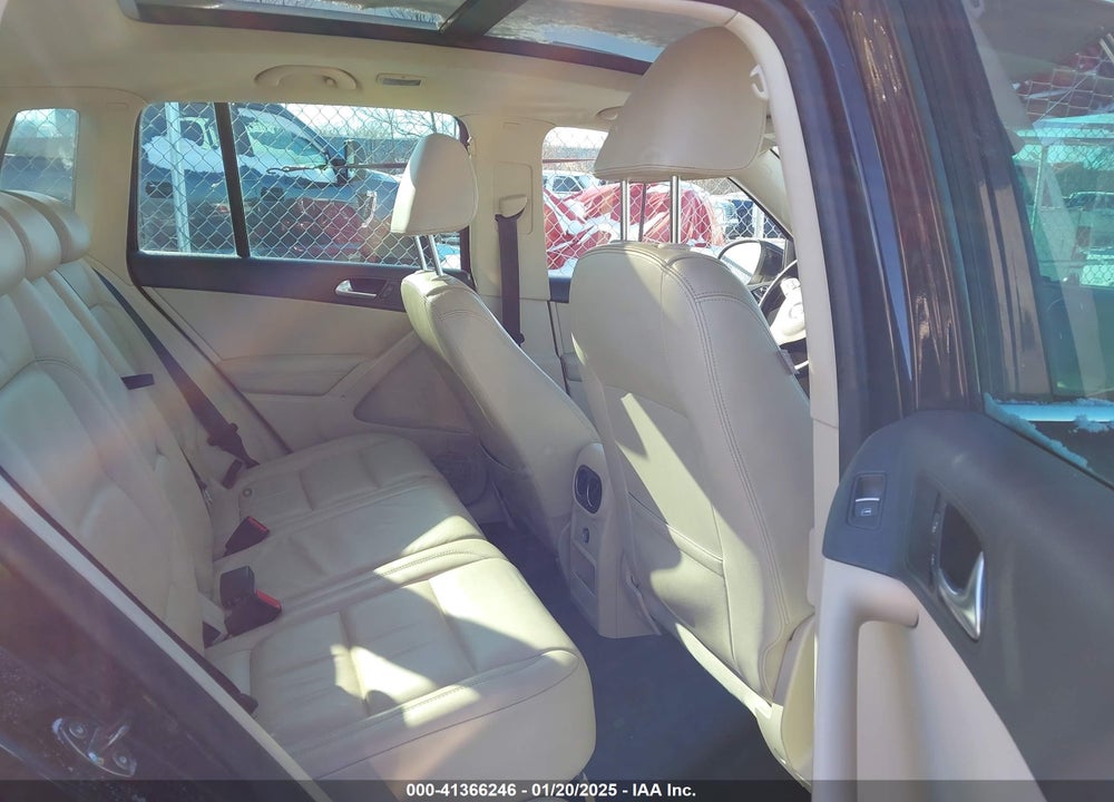 2011 VOLKSWAGEN TIGUAN SEL VIN: WVGBV7AX4BW530160