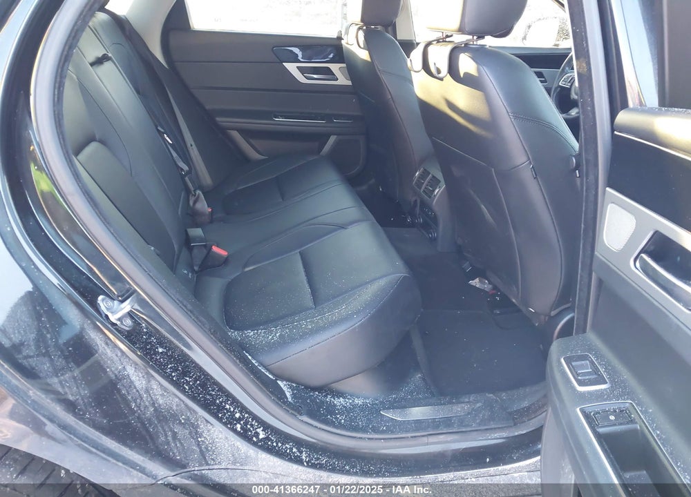 2017 JAGUAR XF 35T PREMIUM VIN: SAJBJ4BV4HCY32538