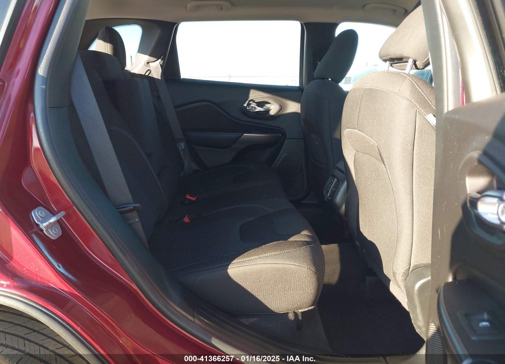 2020 JEEP CHEROKEE LATITUDE FWD VIN: 1C4PJLCBXLD565315