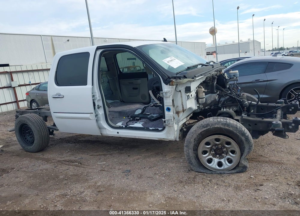 2011 CHEVROLET SILVERADO 1500 LT VIN: 3GCPCSE05BG160478