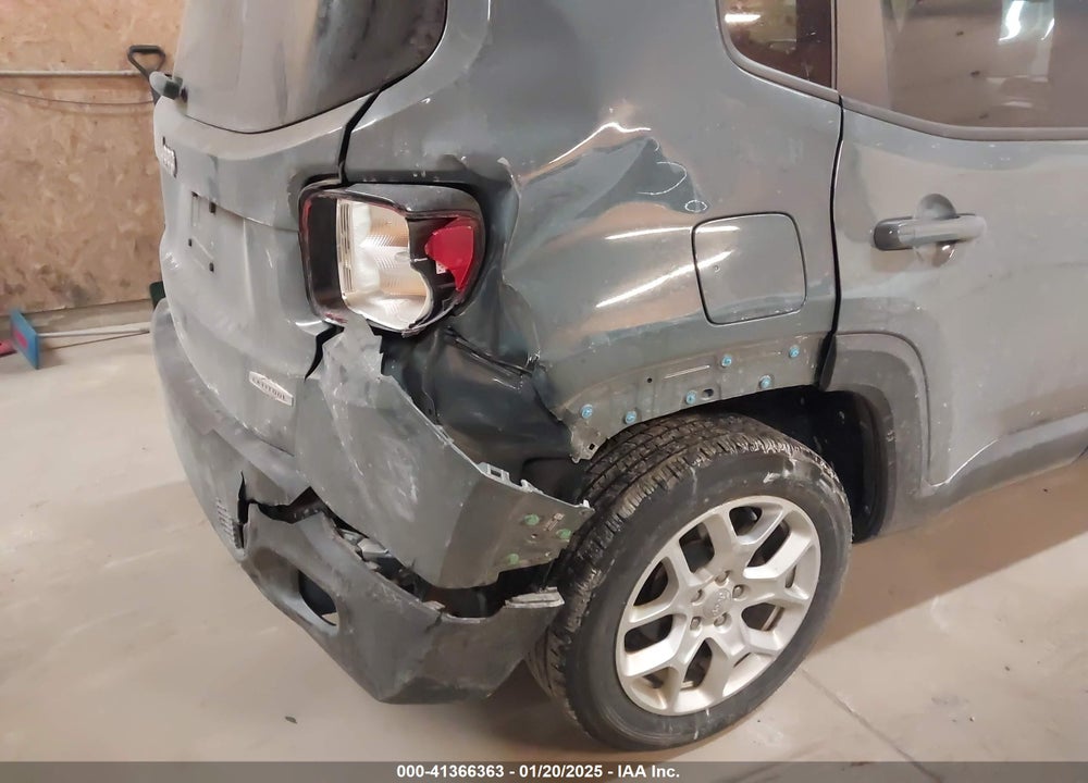 2018 JEEP RENEGADE LATITUDE 4X4 VIN: ZACCJBBB5JPH04503