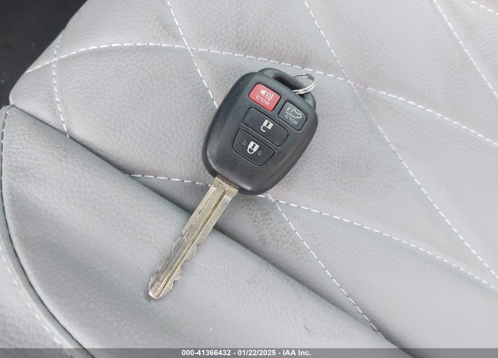 2017 TOYOTA RAV4 XLE VIN: 2T3WFREV2HW358659