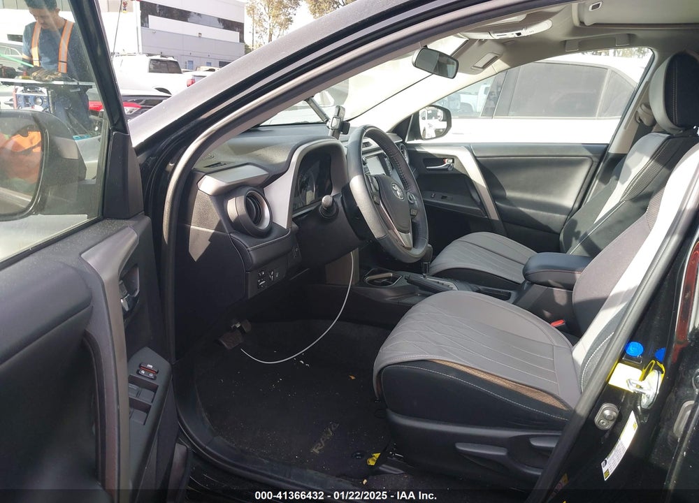 2017 TOYOTA RAV4 XLE VIN: 2T3WFREV2HW358659