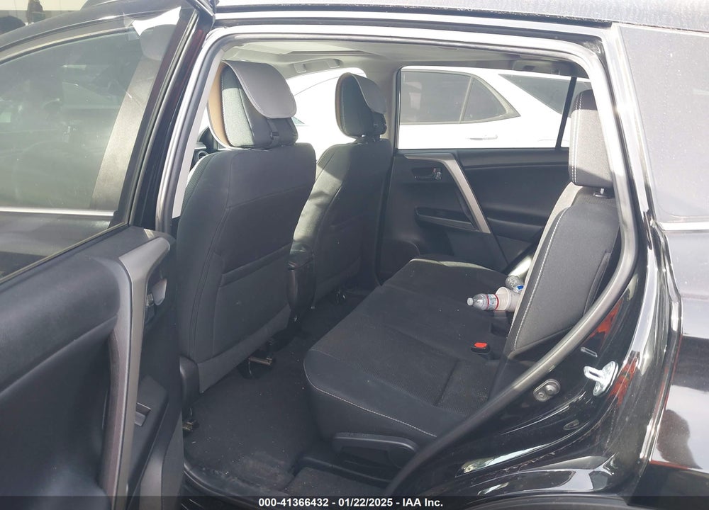 2017 TOYOTA RAV4 XLE VIN: 2T3WFREV2HW358659