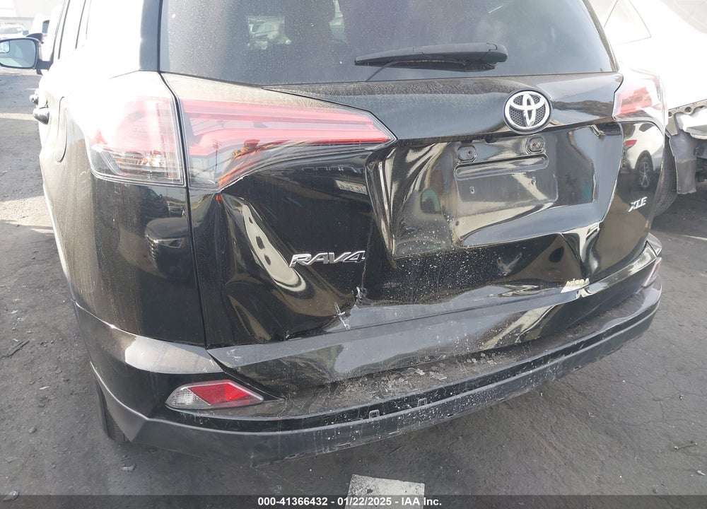 2017 TOYOTA RAV4 XLE VIN: 2T3WFREV2HW358659