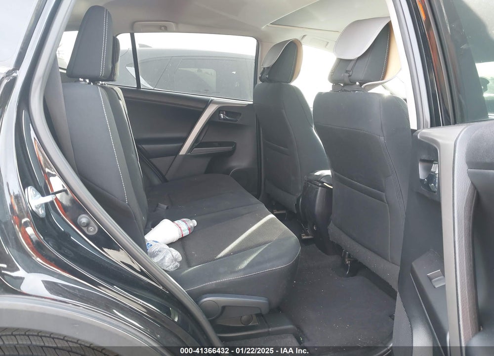 2017 TOYOTA RAV4 XLE VIN: 2T3WFREV2HW358659