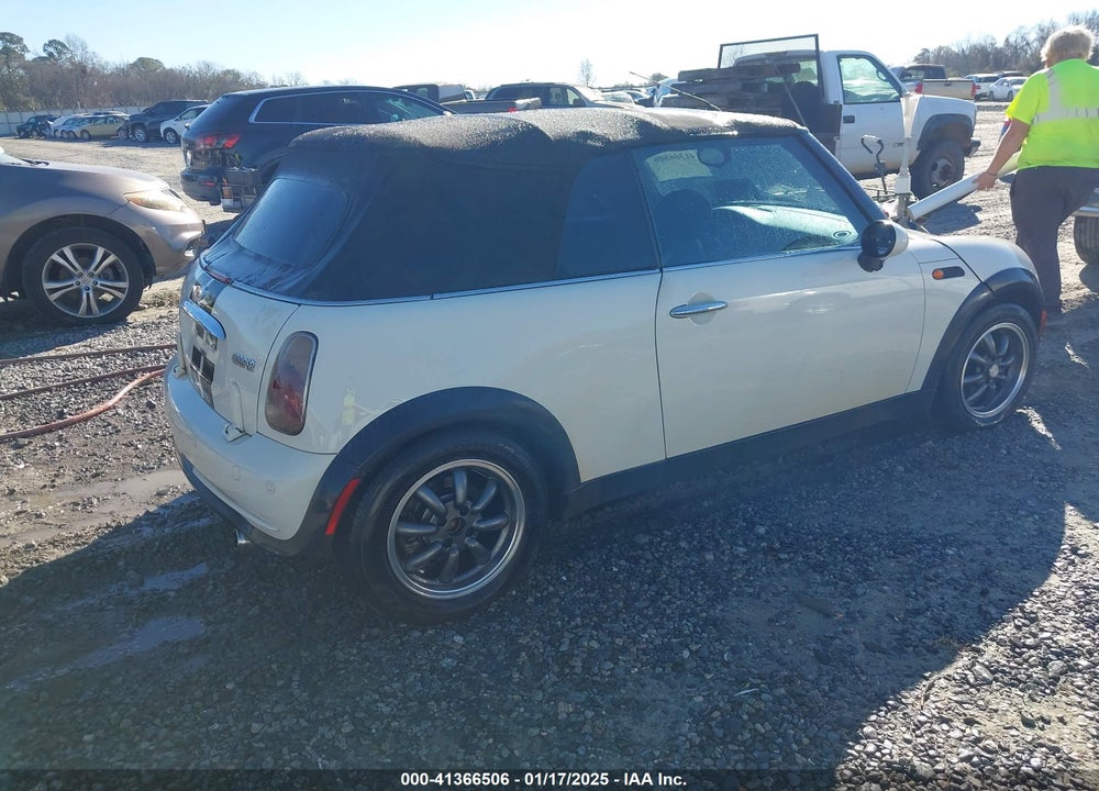 2006 MINI COOPER VIN: WMWRF33506TG15749