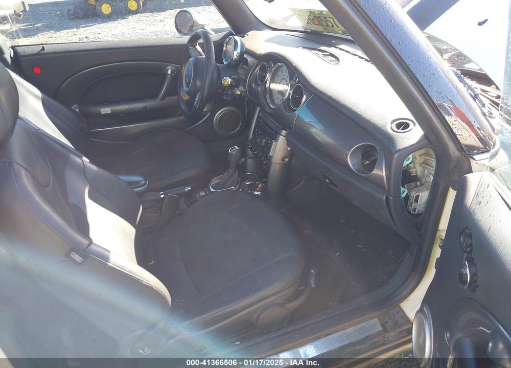 2006 MINI COOPER VIN: WMWRF33506TG15749