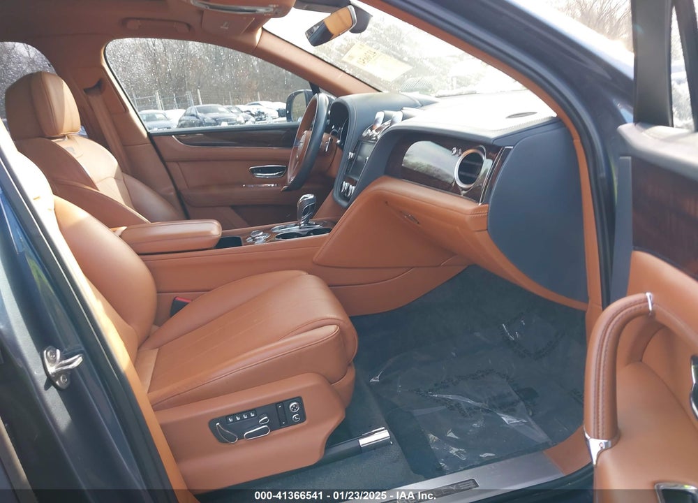 2018 BENTLEY BENTAYGA ACTIVITY EDITION/BLACK EDITION/MULLINER/ONYX EDITION/W12 VIN: SJAAC2ZV2JC022640