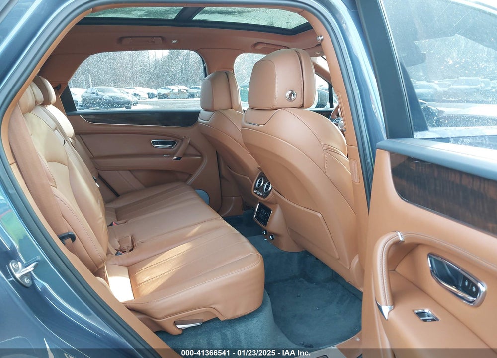2018 BENTLEY BENTAYGA ACTIVITY EDITION/BLACK EDITION/MULLINER/ONYX EDITION/W12 VIN: SJAAC2ZV2JC022640