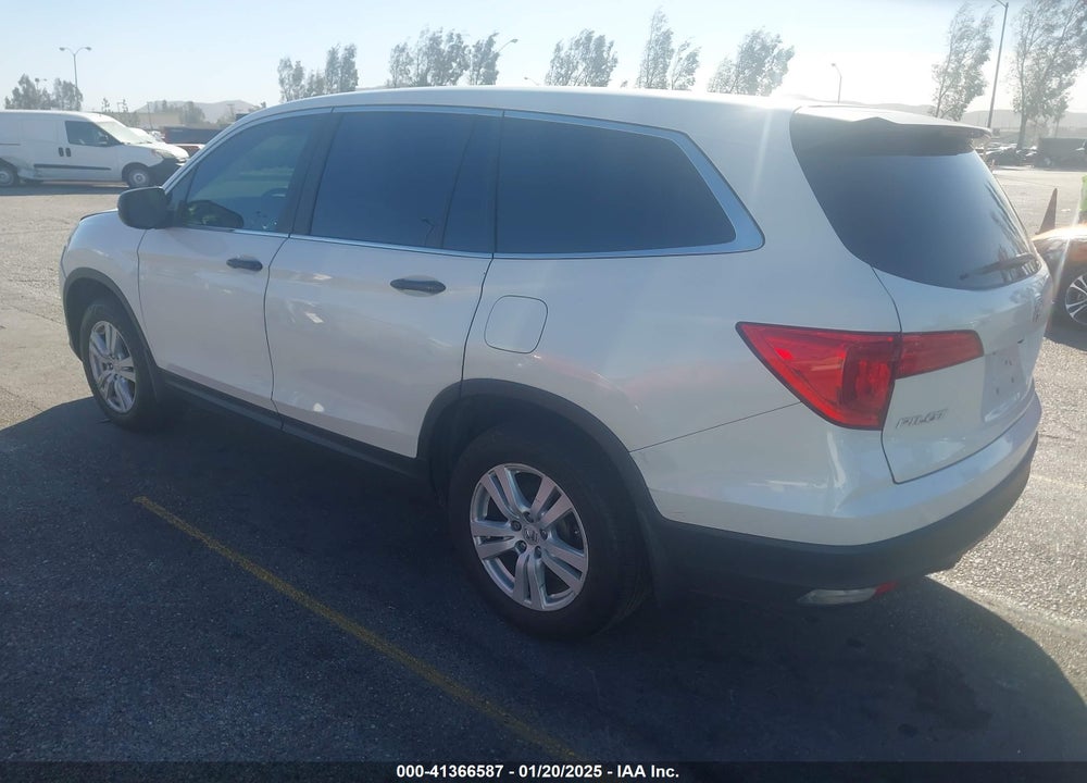 2017 HONDA PILOT LX VIN: 5FNYF5H16HB015787