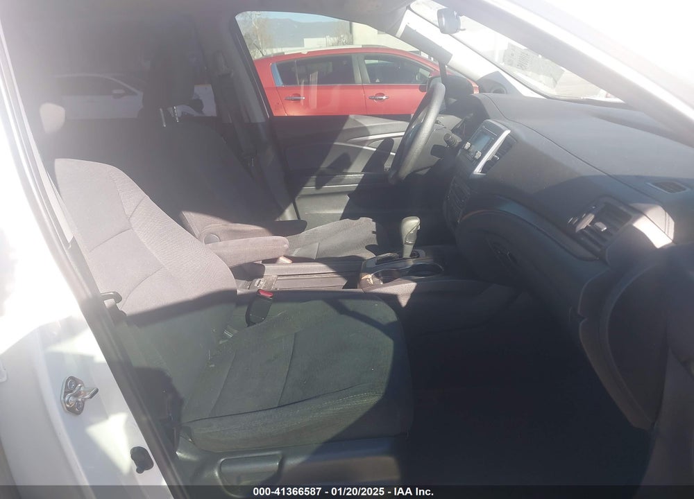 2017 HONDA PILOT LX VIN: 5FNYF5H16HB015787
