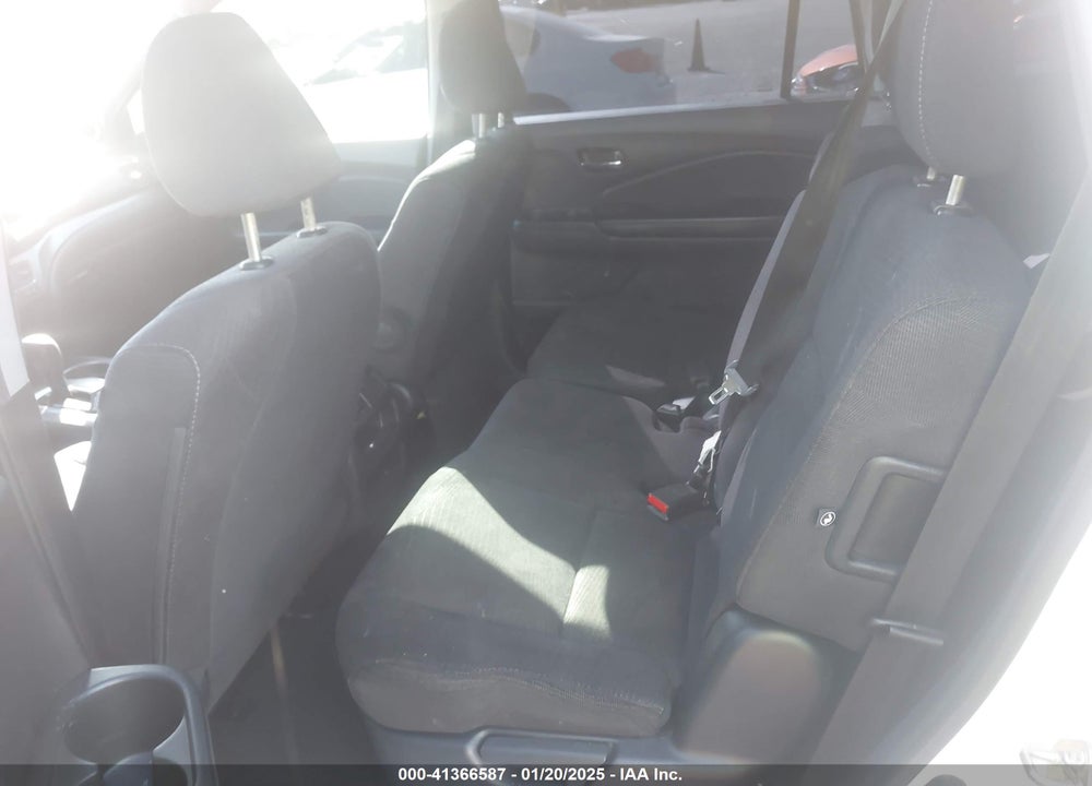 2017 HONDA PILOT LX VIN: 5FNYF5H16HB015787